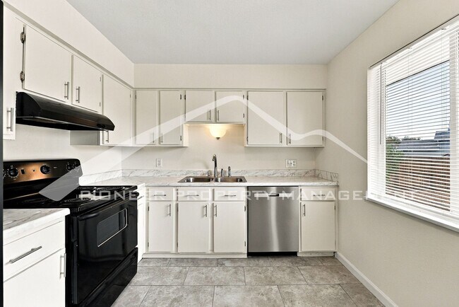 Building Photo - 12854 E Florida Dr