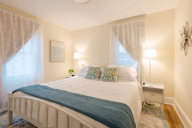 Building Photo - 217 Highland Ave