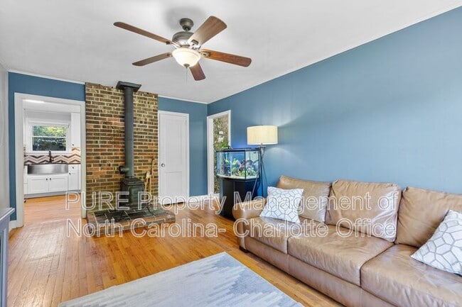 Building Photo - 1638 Academy St