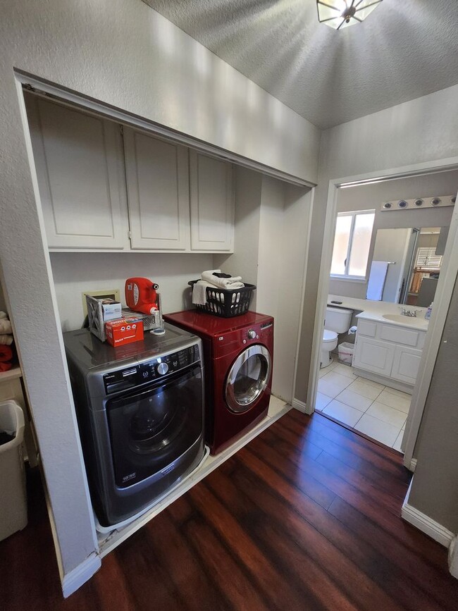 Building Photo - Rare rental in Sycamore Crossing!