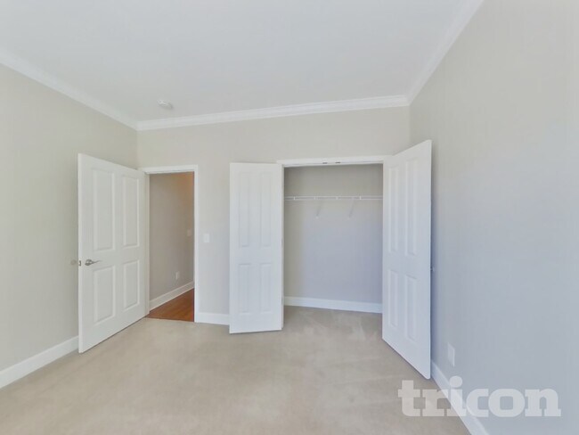 Building Photo - 508 Pleasant St