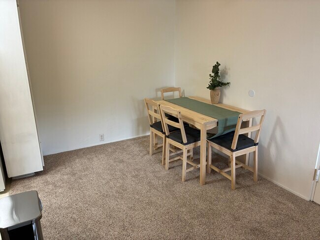 Building Photo - 1775 Diamond St