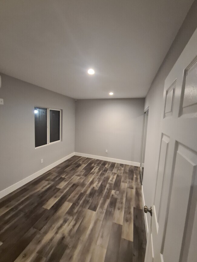 Room - 13108 Mercer St