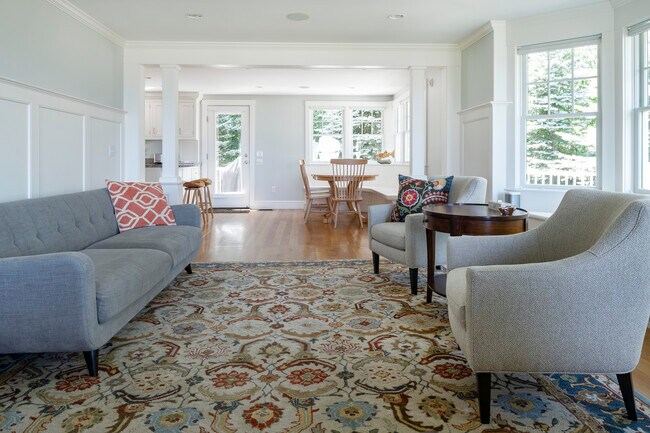 Building Photo - 2 Oak Knoll Rd