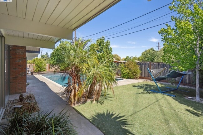 Building Photo - 3767 Gainsborough Dr