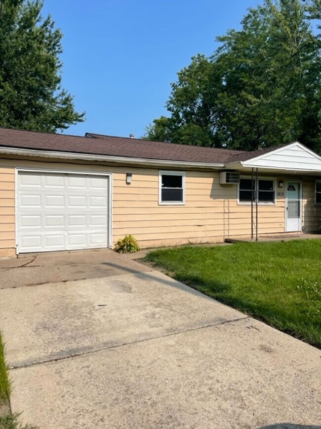 Building Photo - 3 Bedroom Ranch Home