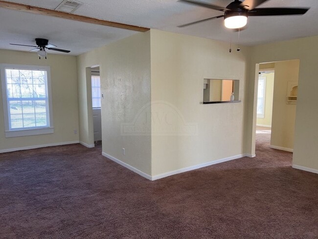 Building Photo - 515 W Kern Rd