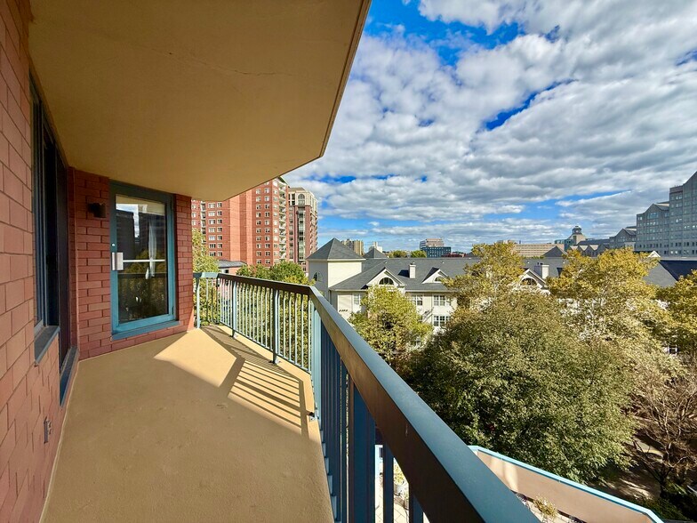 Building Photo - 25 Forest St