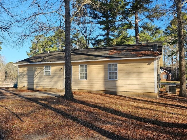 Building Photo - Home in Leesburg Available!