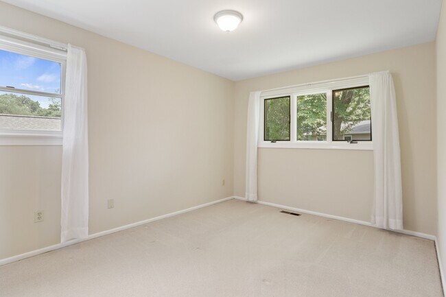 Building Photo - 2527 Swift Run St