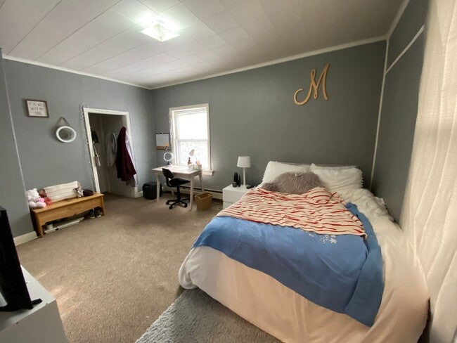 Building Photo - 1204 Kenwood Ave