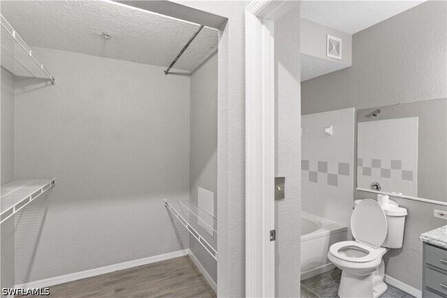 Building Photo - 11561 Villa Grand