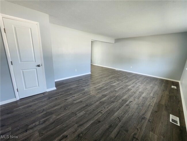 Building Photo - 292 Parkway Dr