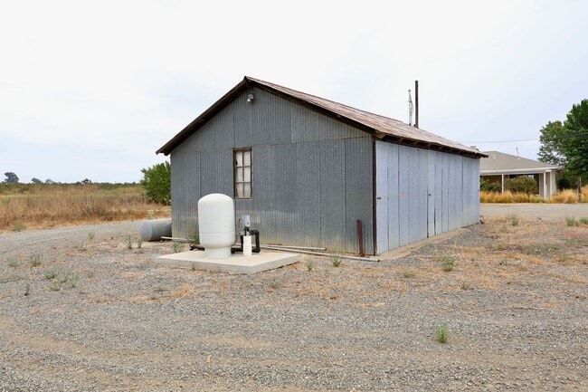 Building Photo - Charming Country Home with Modern Updates ...
