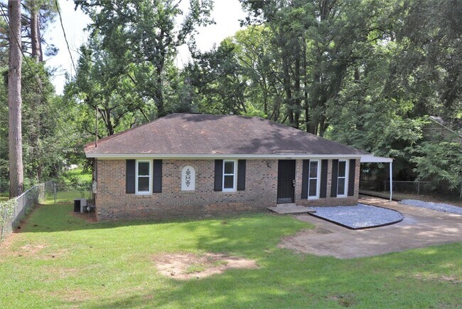Building Photo - Handsome  3-bedroom ranch home!