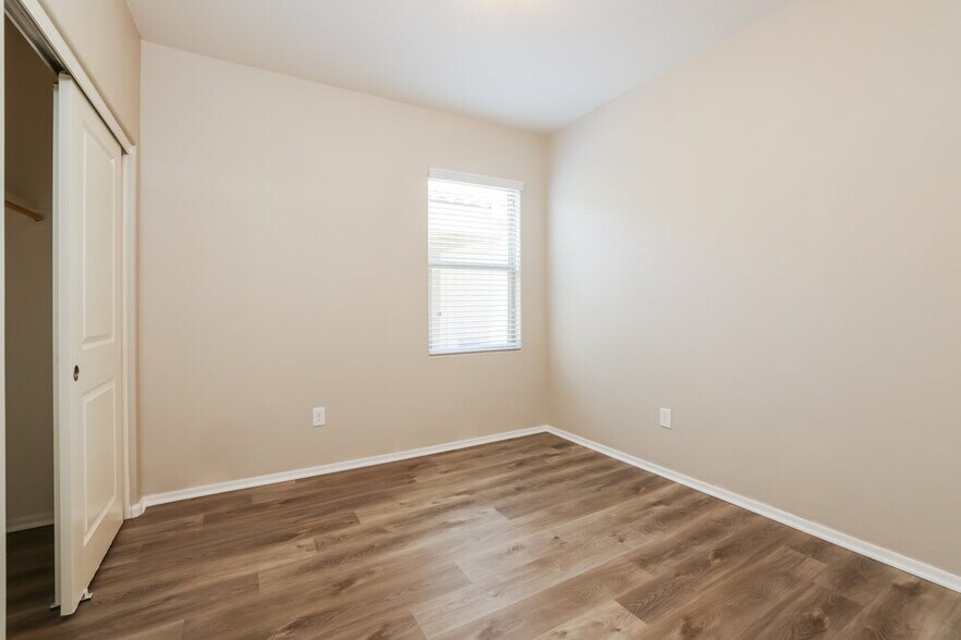 Building Photo - 876 E Bottomlands Ln