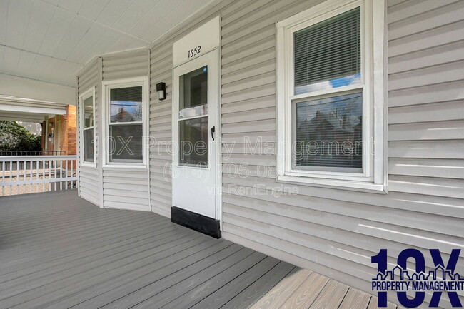 Building Photo - 1652 Summit St