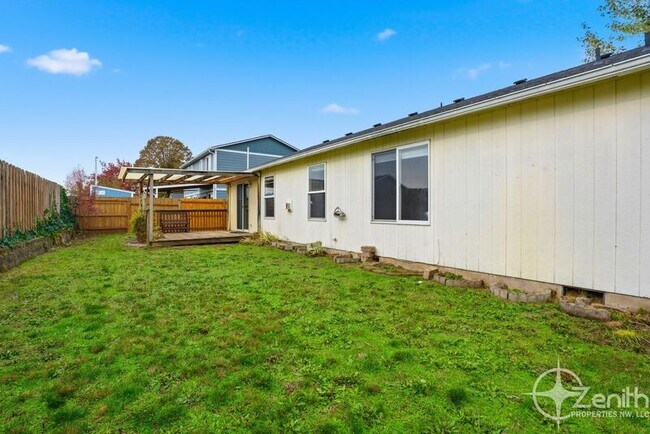 Building Photo - 15605 NE 92nd St