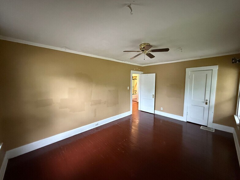 Building Photo - 403 Englewood Ct
