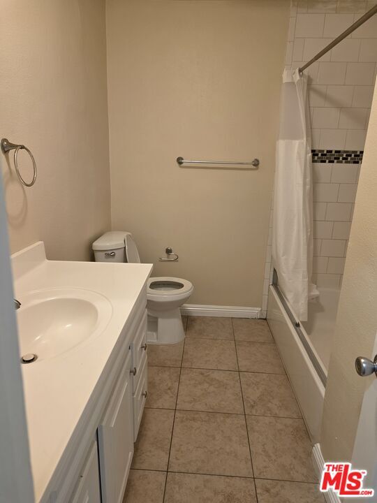 Building Photo - 754 E 84th Pl