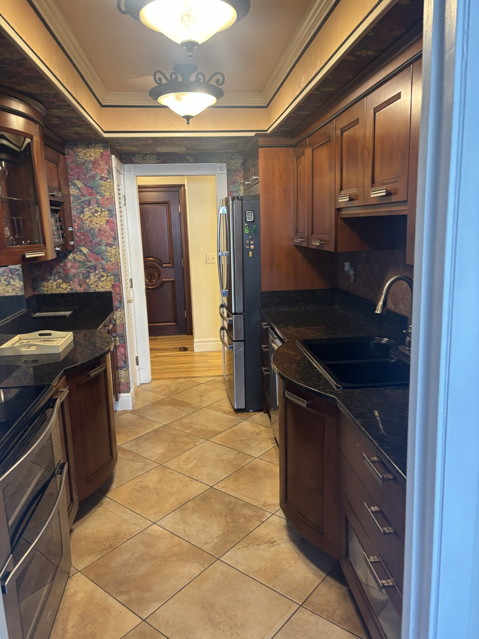 kitchen - 100 Pierce St