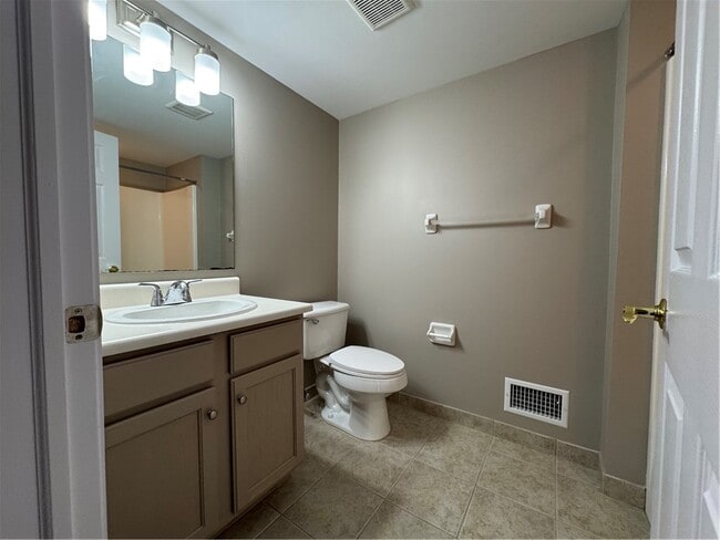 Building Photo - 1301 Hill Park Ct