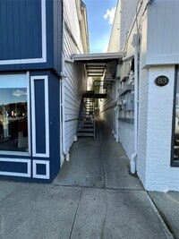 Building Photo - 83 Lake St