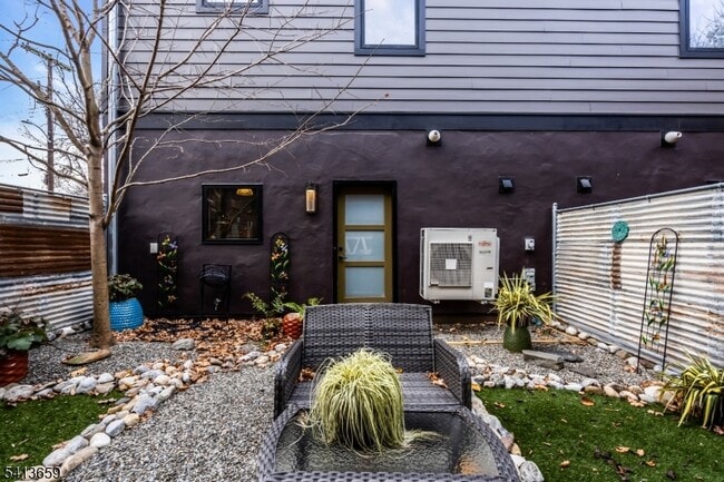 Building Photo - 10 McCready's Alley