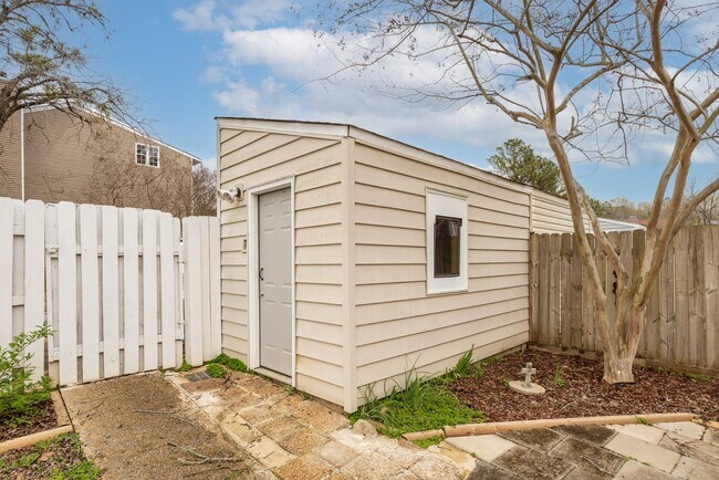 Building Photo - 401 Hobbs Rd SE