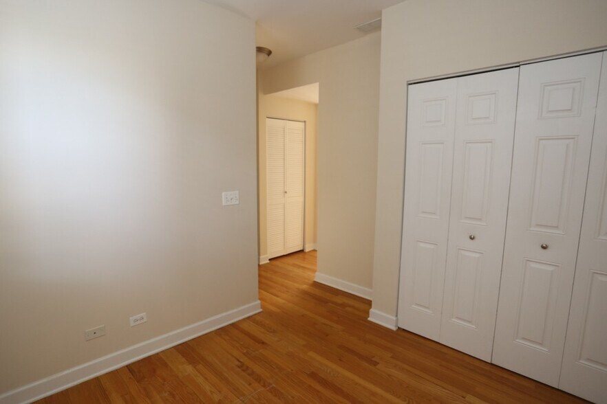 Building Photo - 3257 N Clifton Ave