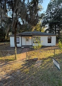 Building Photo - 411 Courson St