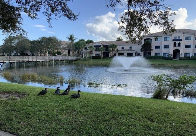 Building Photo - 3021 Alcazar Pl