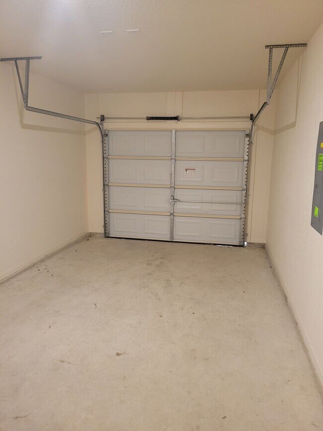 Building Photo - 504 S Juanita Dr