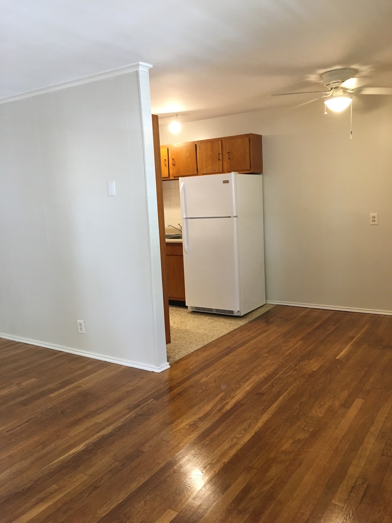 Building Photo - 2223 Laurel Ave