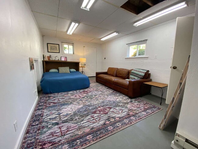 Building Photo - Charming 3-Bedroom Home with Massive Detac...