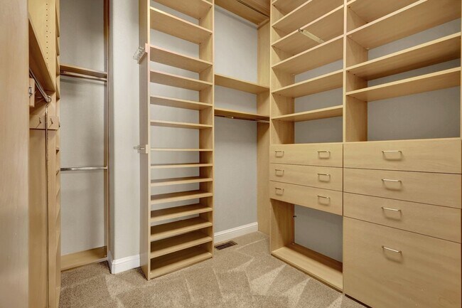 Building Photo - 2908 Glen Arbor Dr