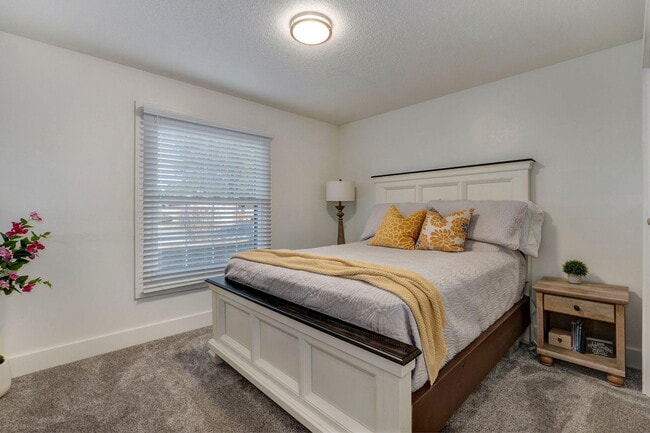 Building Photo - 4094 S Eaton Ave