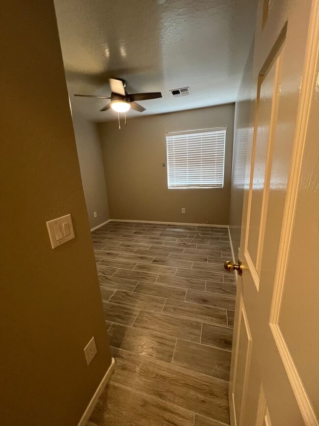 Building Photo - South Phoenix 4 Bed 2 Bath