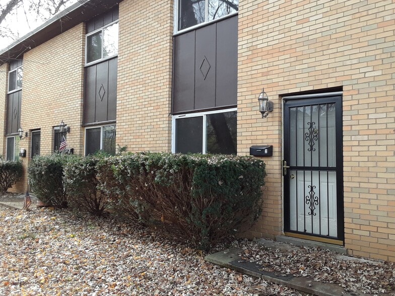 Front entrance with yard - 111 1st Ave W