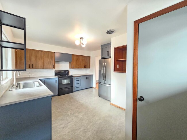 Building Photo - $2,300 - 3 Bed / 2 Bath Rancher Home in Perry District