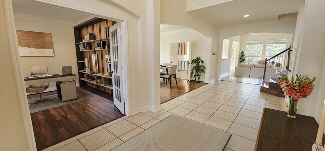 Building Photo - 6926 Sable River Dr