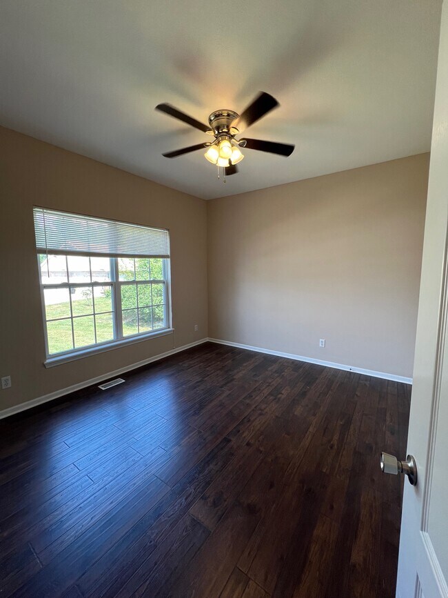 Building Photo - 1814 Villa Dr