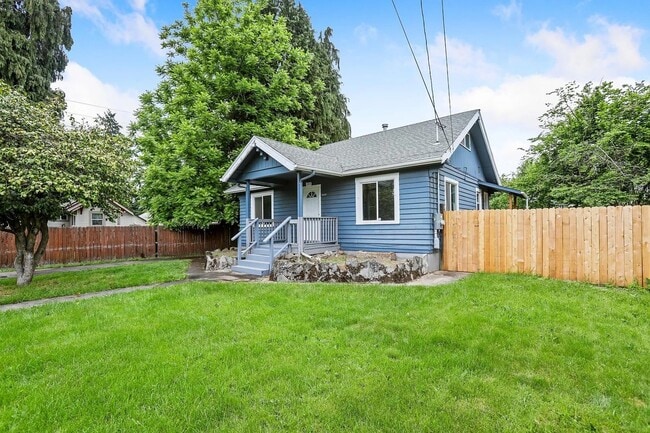 Building Photo - Newly Renovated 3-Bedroom Home in North Po...