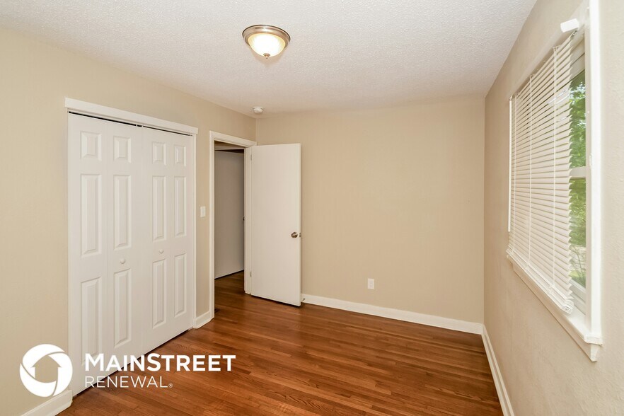 Building Photo - 417 13th Terrace NW