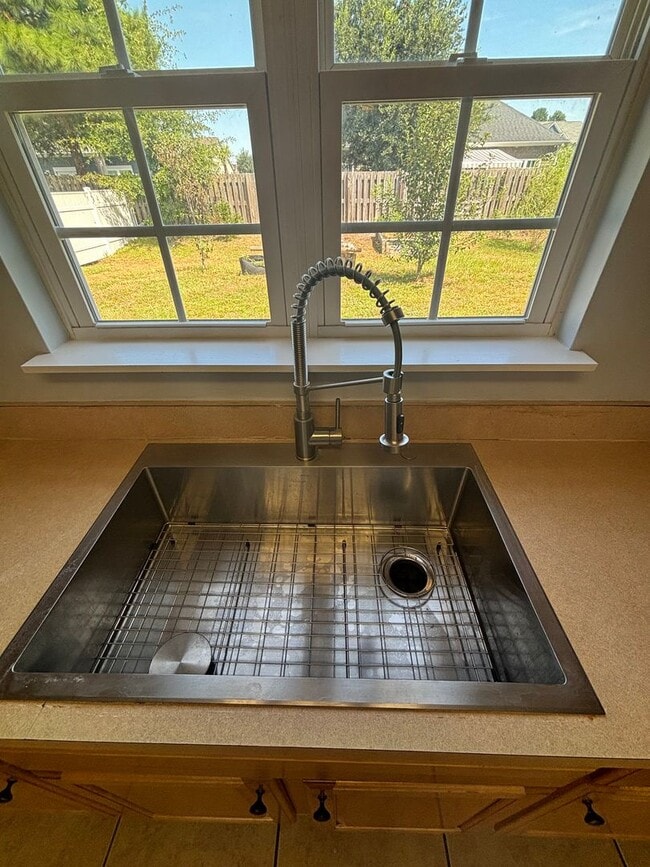 Building Photo - 4897 Southgate Pkwy