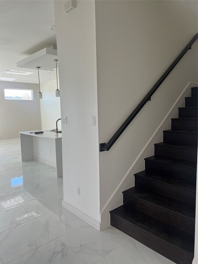 Building Photo - 2936 El Fenice Ln