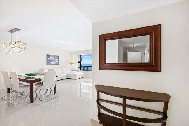 Building Photo - 3800 Galt Ocean Dr