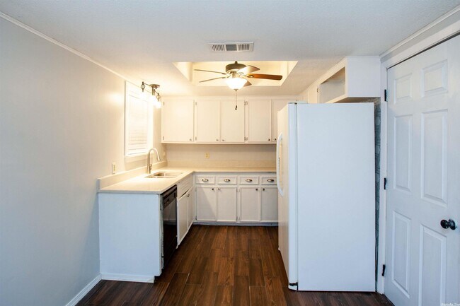 Building Photo - 513 Nan Cir