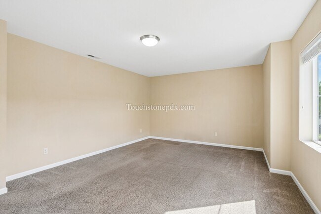 Building Photo - Spacious 4 BR 2.5 BA Home in Damascus