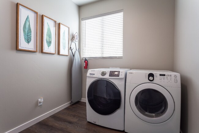 Building Photo - Fully Furnished New 5 Bed, 3 Bath Modern Home with over 3,241 Sq. Ft. on 2 Acres- MEAD SCHOOL DIS...